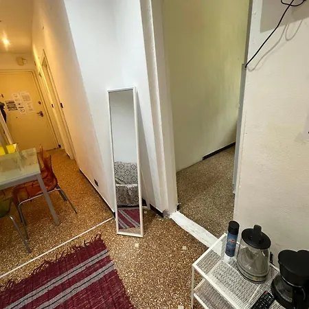 Private Space Near Center Habitación en casa particular Génova