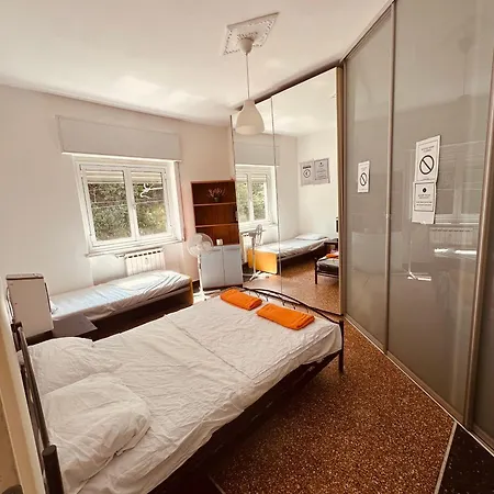 Private Space Near Center Habitación en casa particular Génova